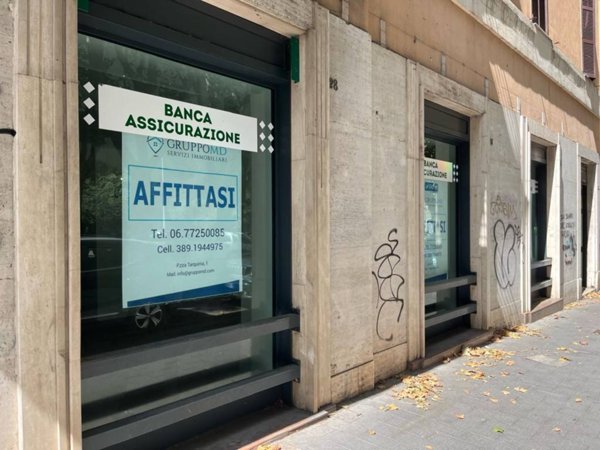 negozio in affitto a Roma in zona Appio Latino