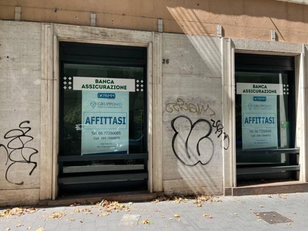 negozio in affitto a Roma in zona Appio Latino