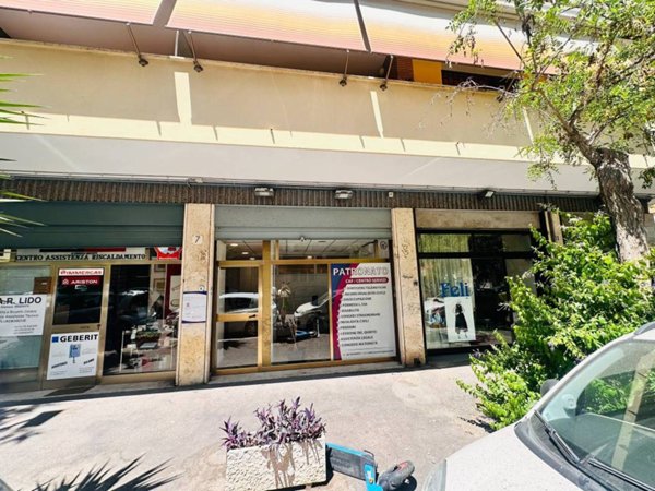 negozio in affitto a Roma in zona Ostia