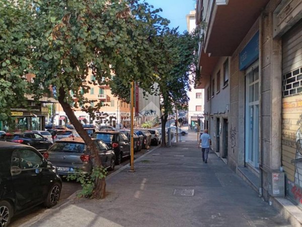 negozio in affitto a Roma in zona Tuscolano