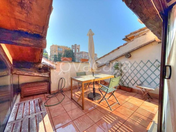 appartamento in affitto a Roma in zona Trevi-Colonna
