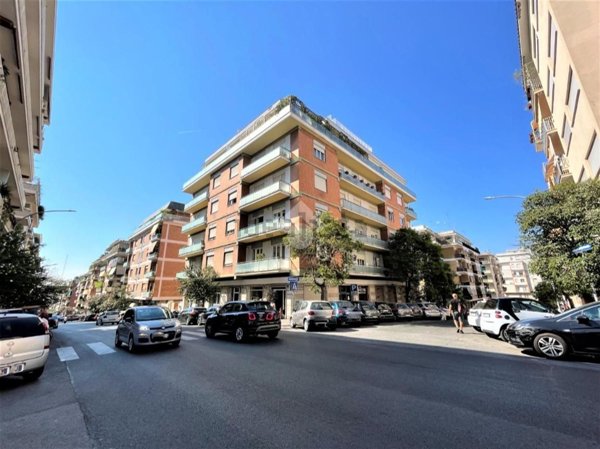 locale commerciale in affitto a Roma