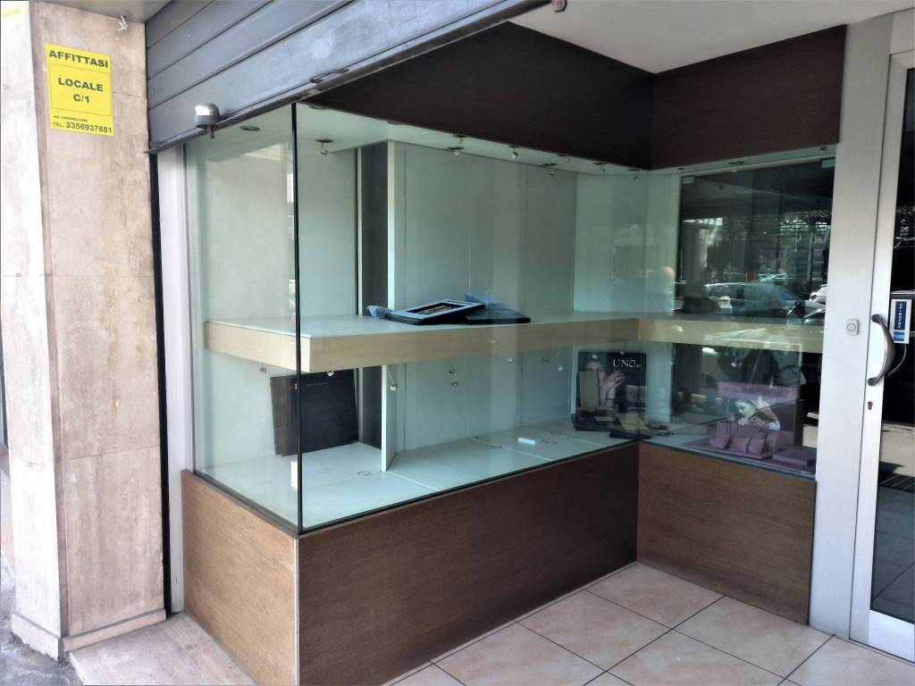 negozio in affitto a Roma