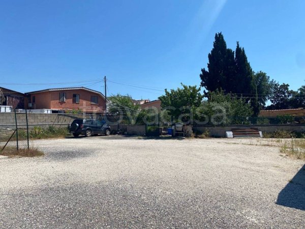 locale commerciale in affitto a Roma