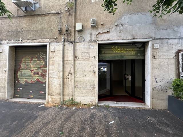 negozio in affitto a Roma in zona Appio Latino