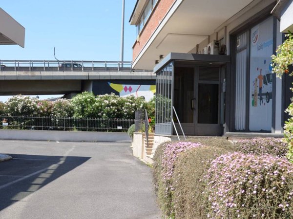 ufficio in affitto a Roma in zona Romanina