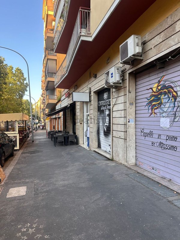 locale commerciale in affitto a Roma in zona Appio Claudio