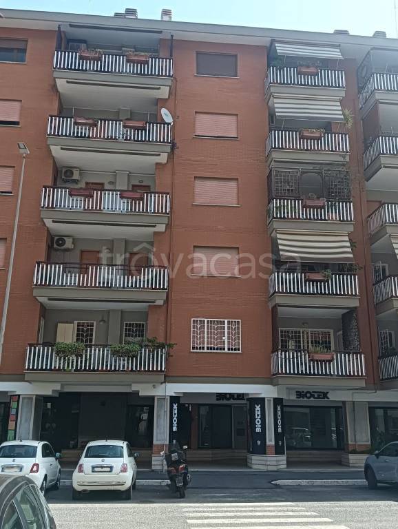 negozio in affitto a Roma in zona Torrino