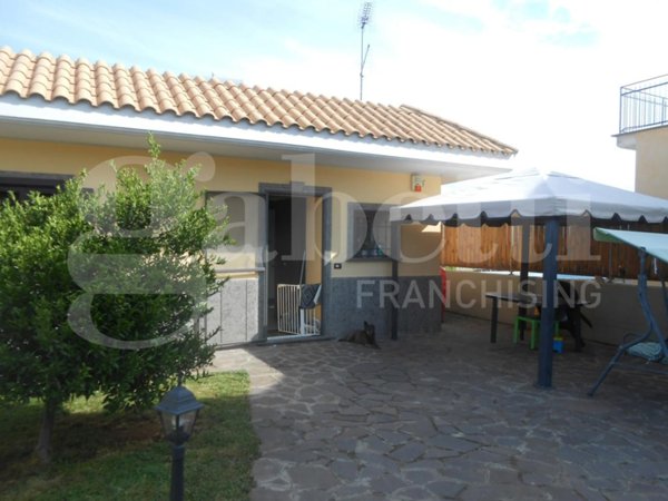 casa indipendente in affitto a Roma in zona Castelverde