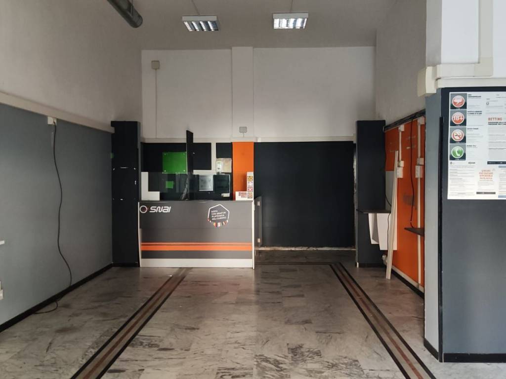 negozio in affitto a Roma in zona Tuscolano