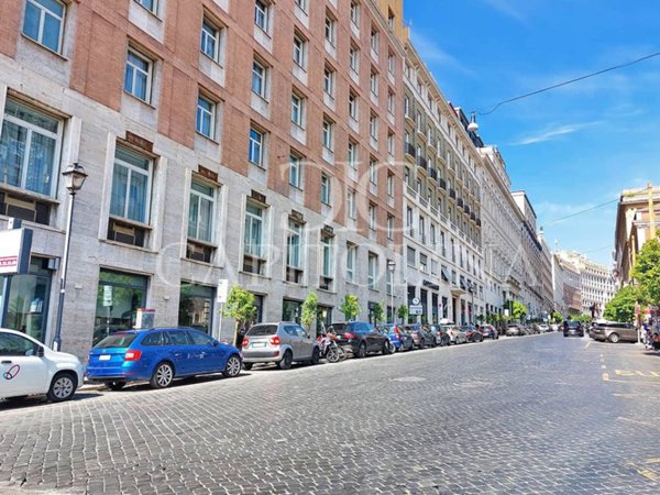 negozio in affitto a Roma in zona Trevi-Colonna