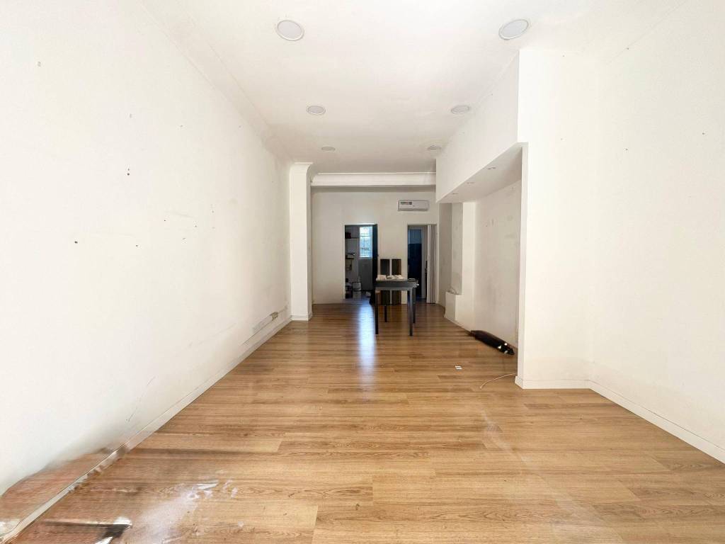 negozio in affitto a Roma in zona Appio Latino