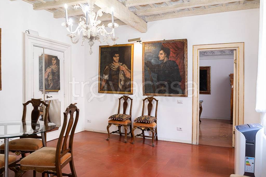 ufficio in affitto a Roma in zona Rione di Ponte