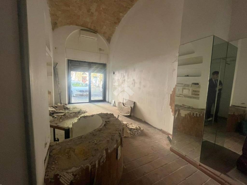 locale commerciale in affitto a Roma in zona Esquilino