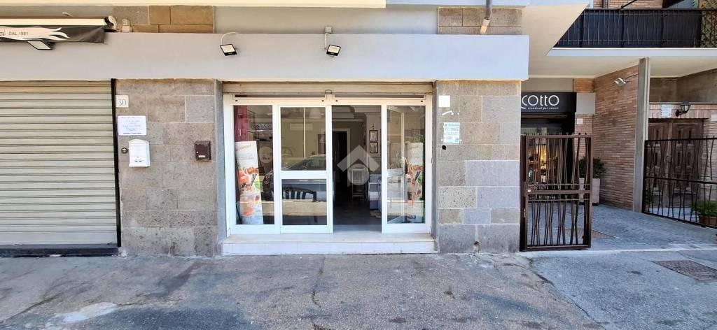 negozio in affitto a Roma in zona Ostia