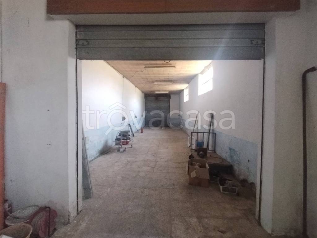 negozio in affitto a Roma in zona Finocchio