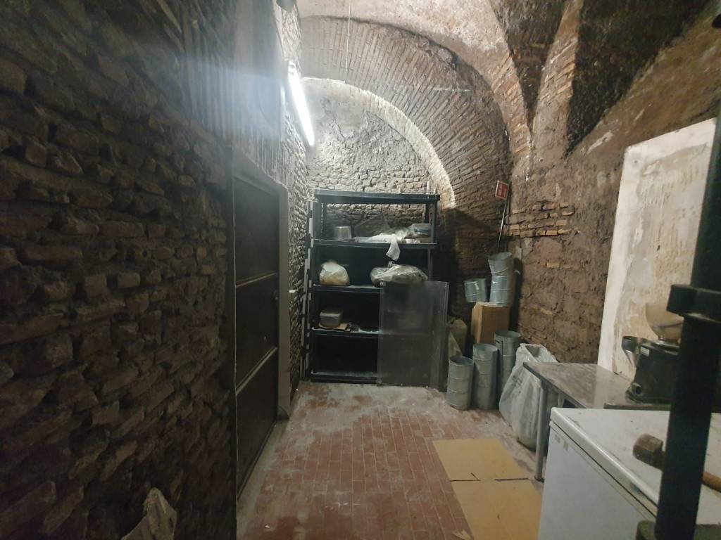 locale commerciale in affitto a Roma in zona Rione Monti/Campitelli