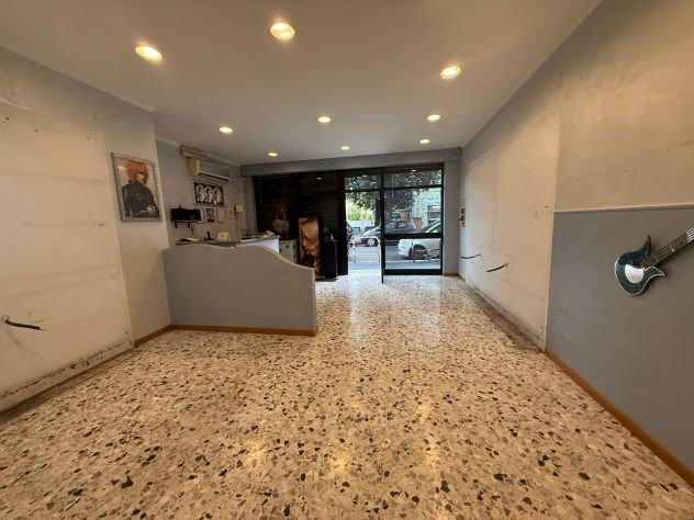 locale commerciale in affitto a Roma in zona Appio Claudio