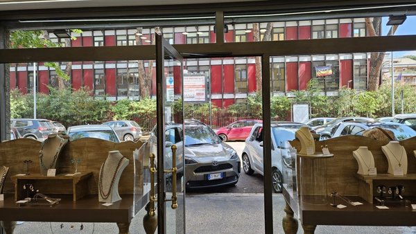 locale commerciale in affitto a Roma in zona Tor di Quinto