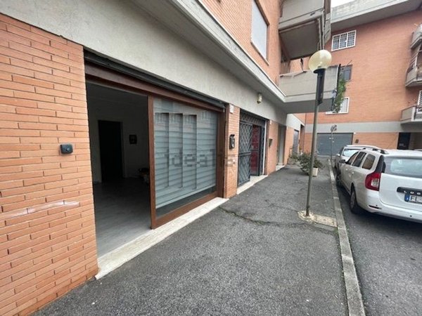 locale commerciale in affitto a Roma in zona Dragoncello