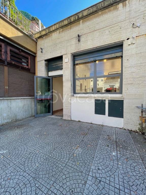 trivano in affitto a Roma in zona Ostia