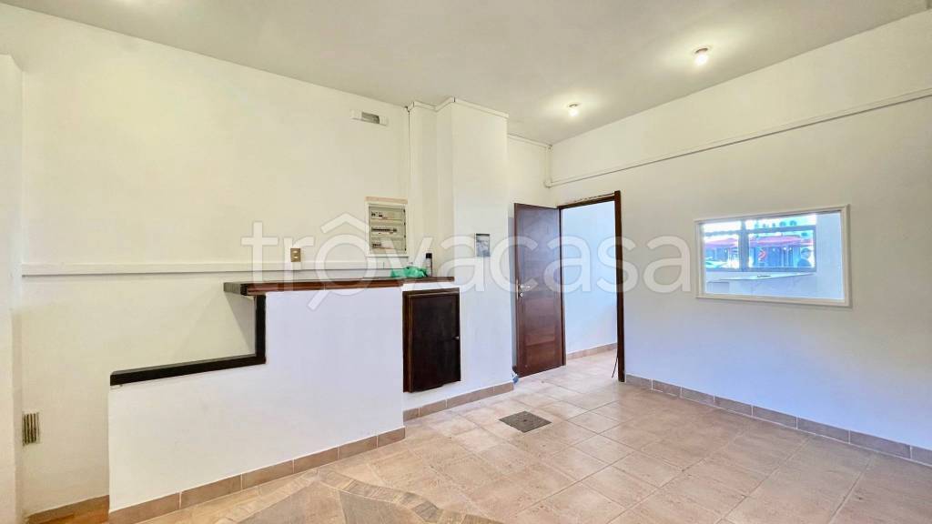 negozio in affitto a Roma in zona Ostia