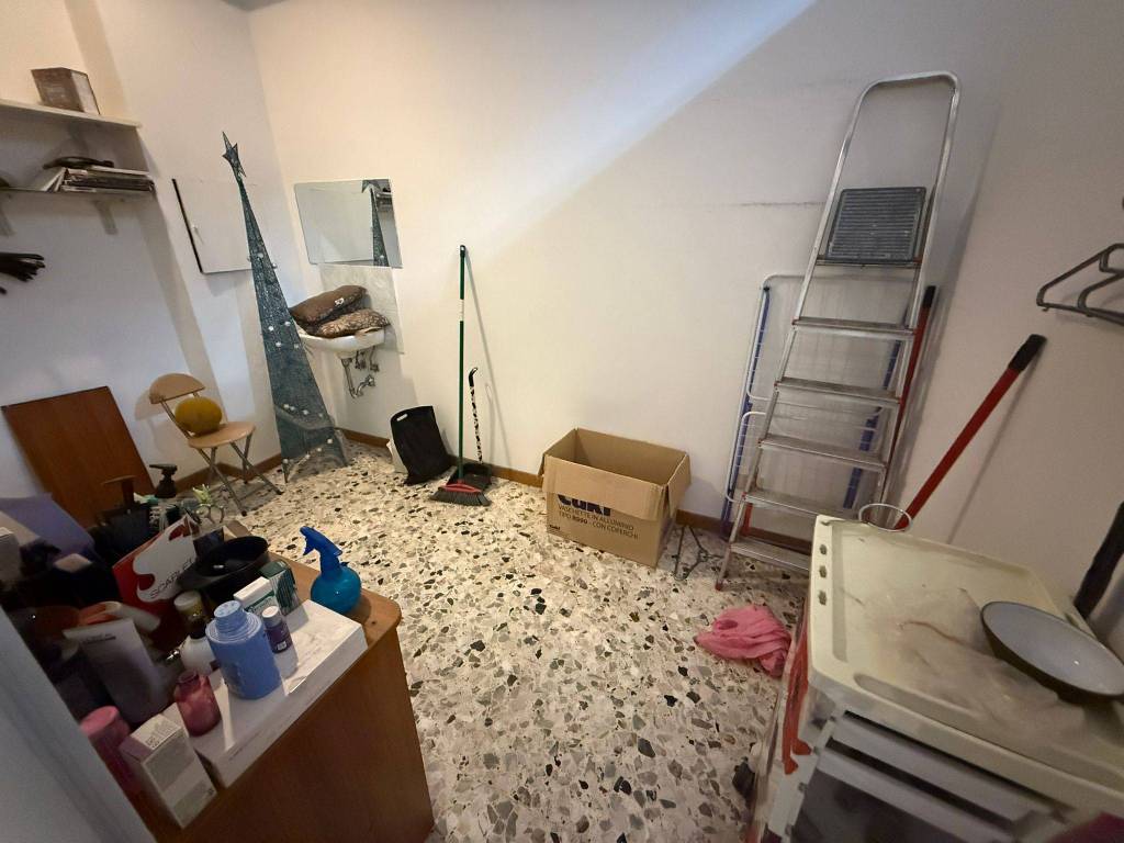 negozio in affitto a Roma in zona Appio Claudio