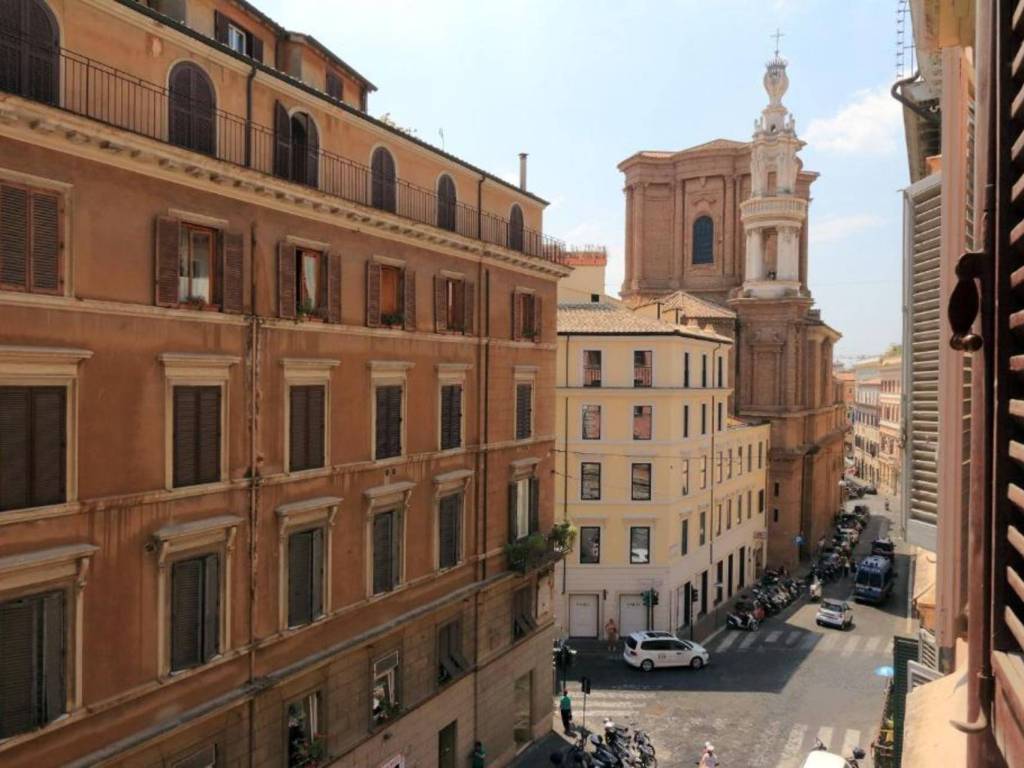 negozio in affitto a Roma in zona Campo Marzio
