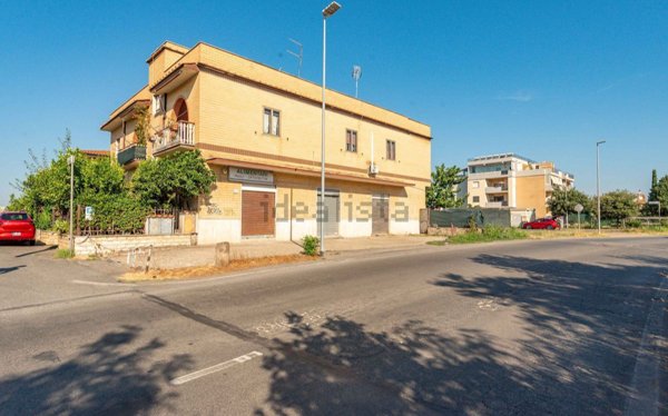 locale commerciale in affitto a Roma in zona Lunghezza