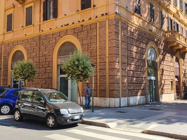 negozio in affitto a Roma