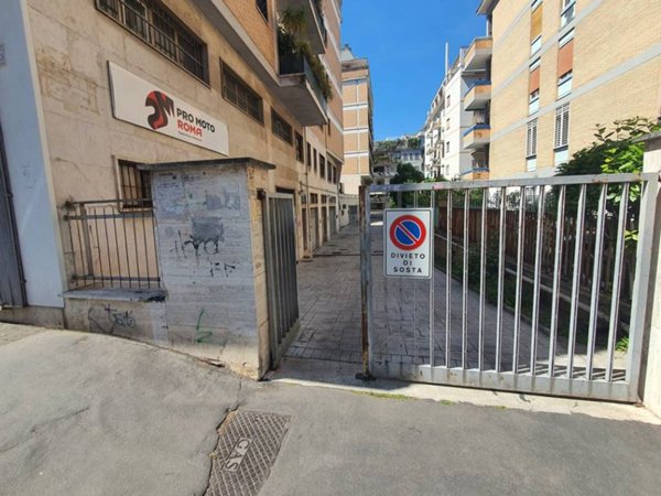 negozio in affitto a Roma in zona Ardeatino