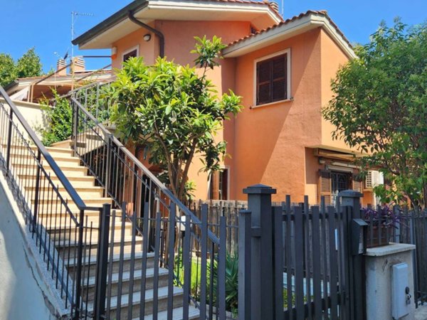 casa indipendente in affitto a Roma in zona Casal Morena