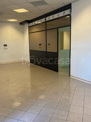 negozio in affitto a Roma in zona Ostia