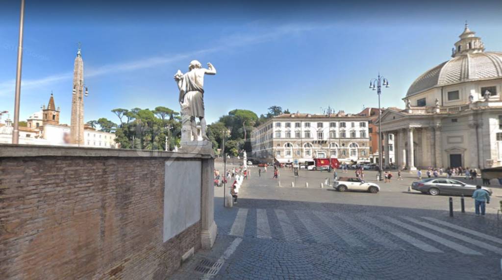 quadrivano in affitto a Roma in zona Trevi-Colonna