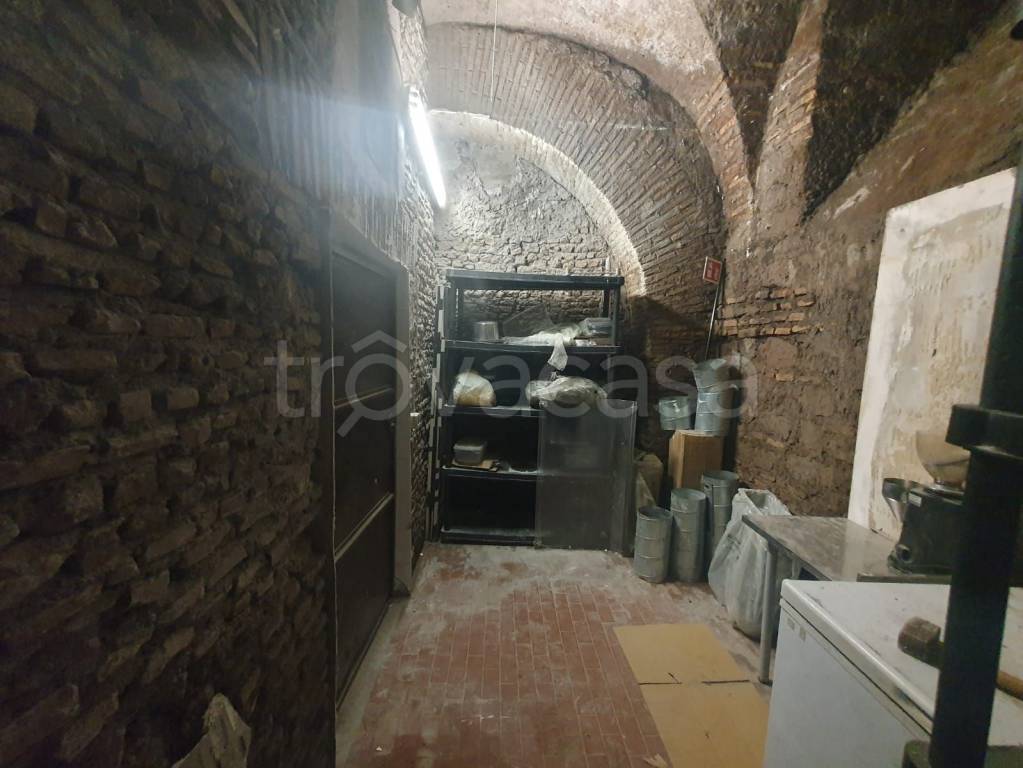locale commerciale in affitto a Roma in zona Rione Monti/Campitelli