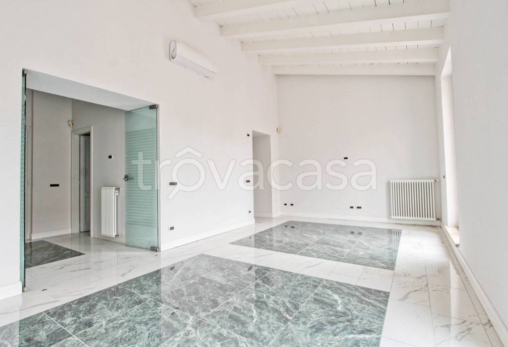 appartamento in affitto a Roma in zona Trevi-Colonna
