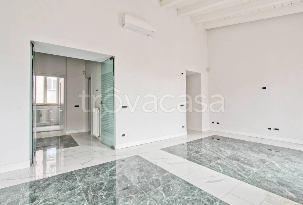 appartamento in affitto a Roma in zona Trevi-Colonna