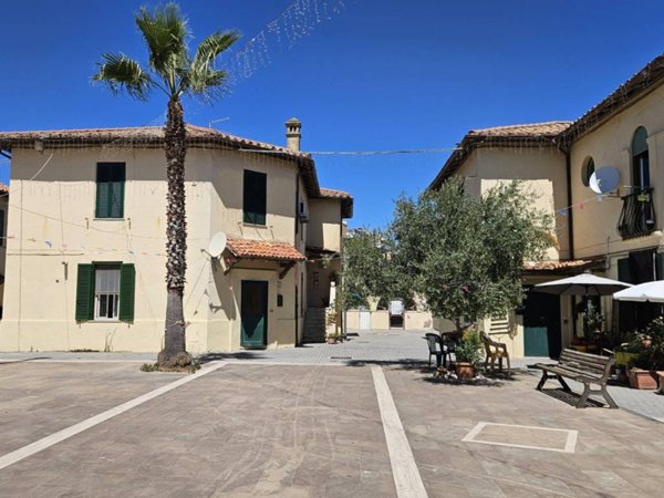 appartamento in affitto a Roma in zona Castel Fusano