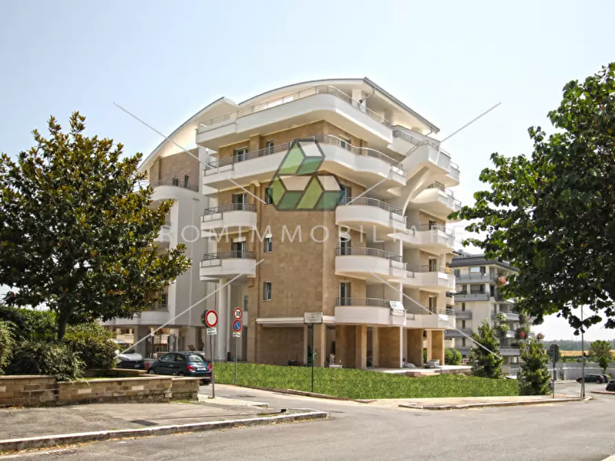 negozio in affitto a Roma in zona Mezzocammino
