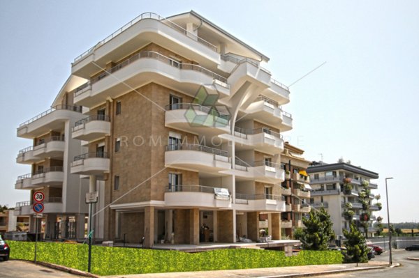 negozio in affitto a Roma in zona Mezzocammino