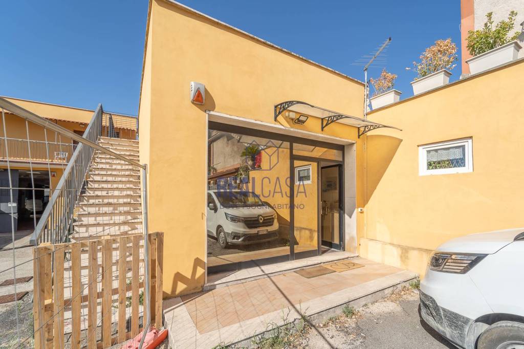 negozio in affitto a Roma in zona Romanina