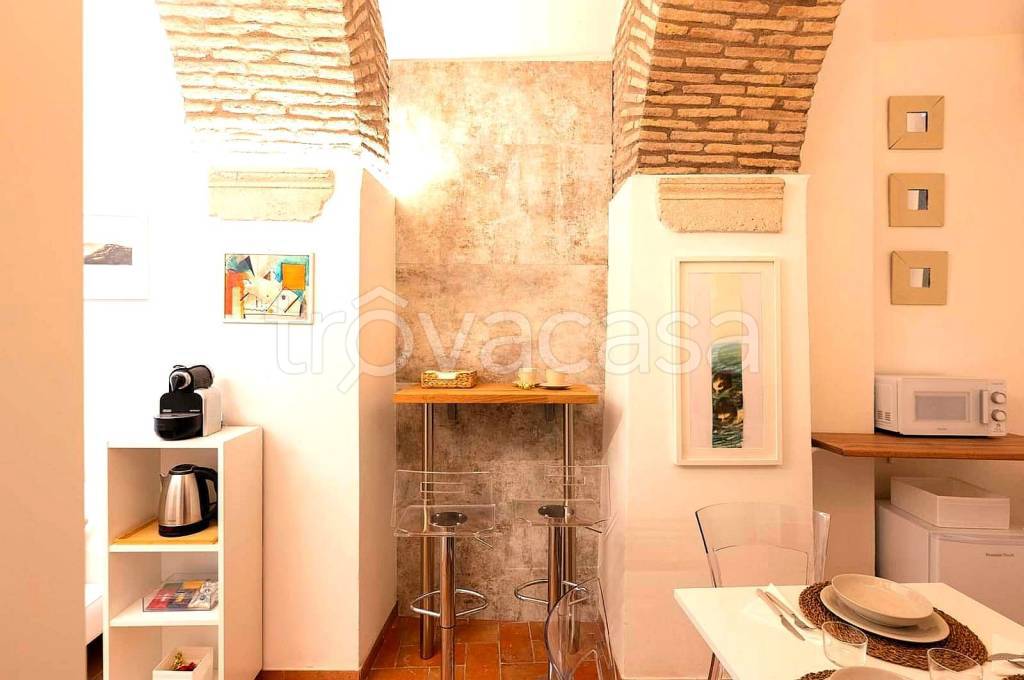 appartamento in affitto a Roma in zona Rione Regola