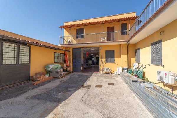 locale di sgombero in affitto a Roma in zona Romanina