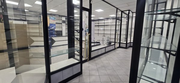 locale commerciale in affitto a Roma in zona Ostia