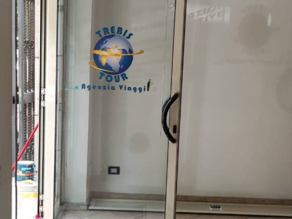 negozio in affitto a Roma in zona Appio Latino