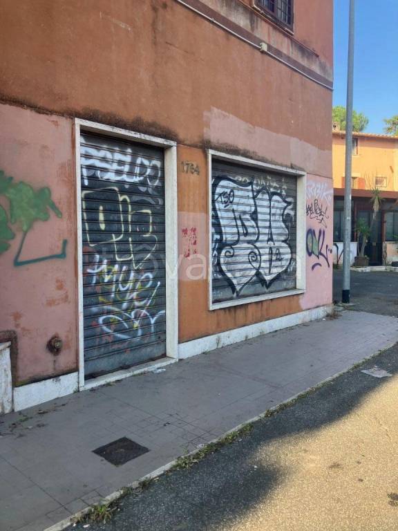 negozio in affitto a Roma in zona Cinecittà