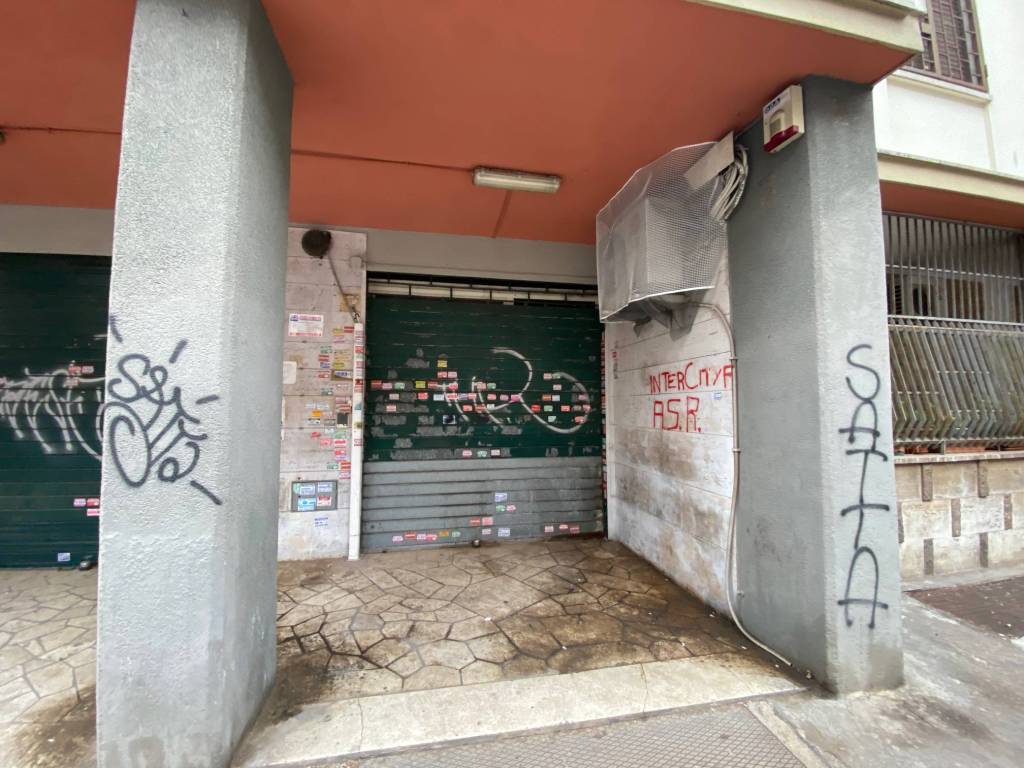 negozio in affitto a Roma in zona Cinecittà
