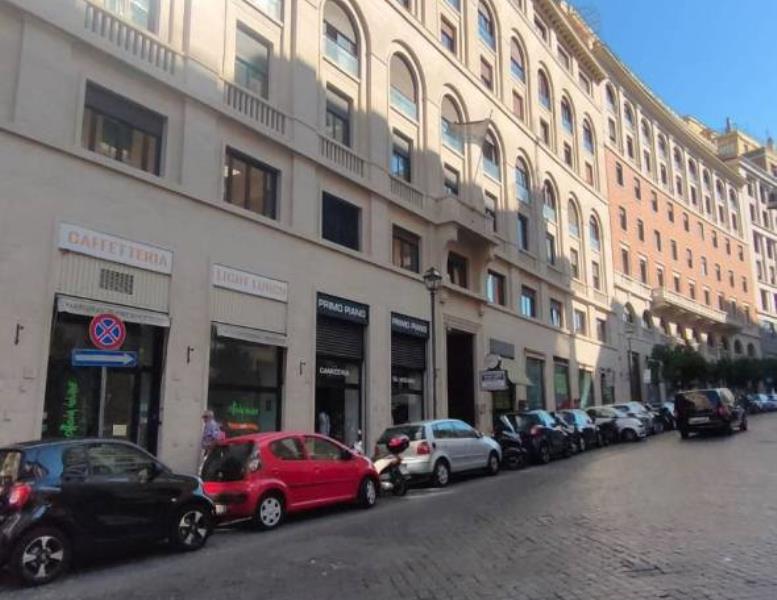 negozio in affitto a Roma in zona Trevi-Colonna