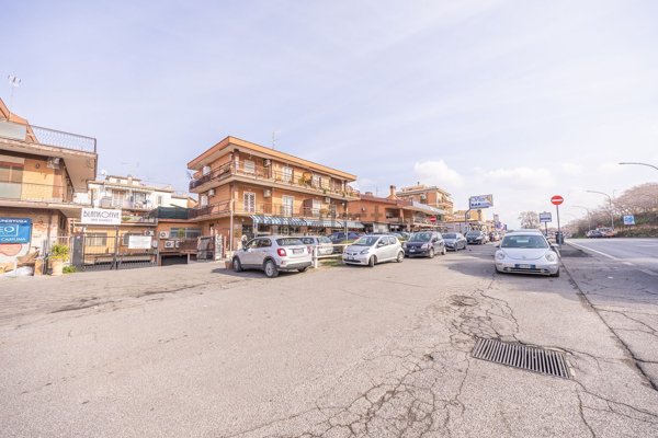 negozio in affitto a Roma in zona Finocchio