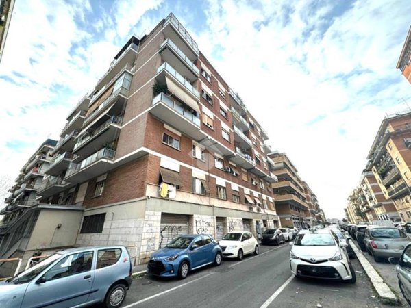 negozio in affitto a Roma